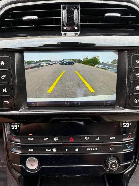 2018 Jaguar XE - Image 9 of 18