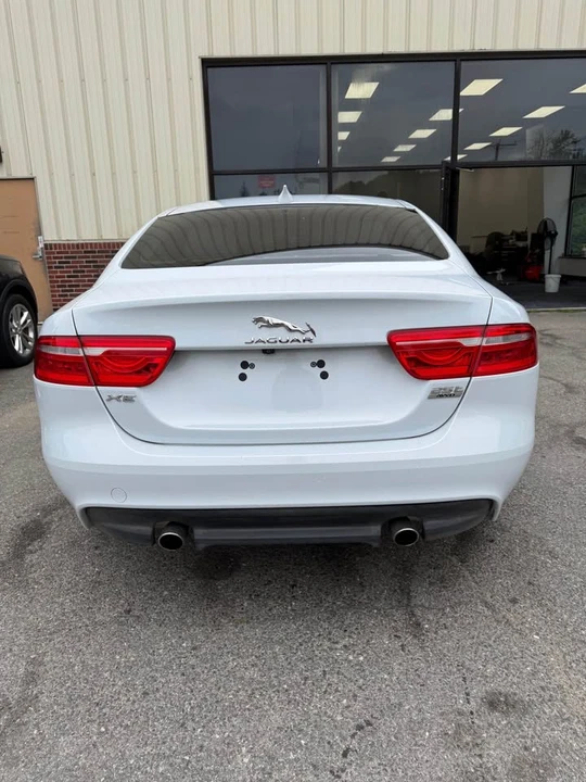 2018 Jaguar XE - Image 5 of 18