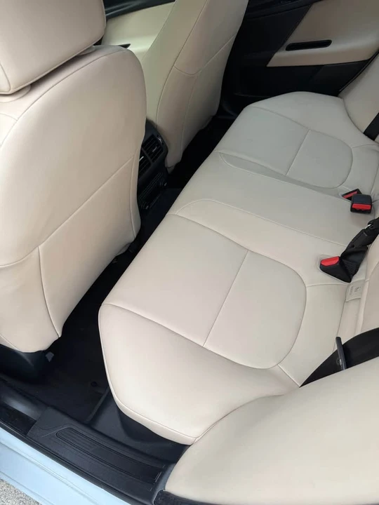 2018 Jaguar XE - Image 13 of 18