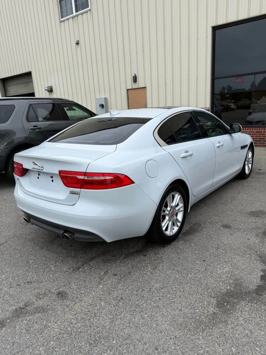 2018 Jaguar XE - Image 6 of 18