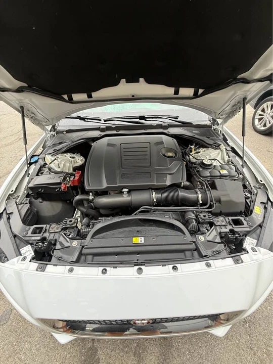 2018 Jaguar XE - Image 18 of 18