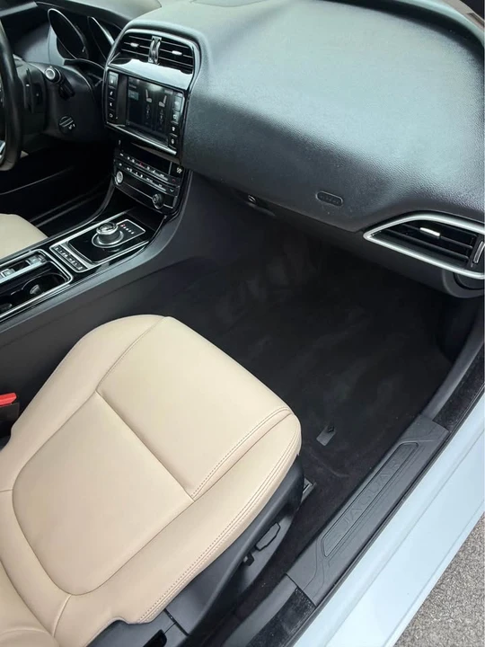 2018 Jaguar XE - Image 16 of 18