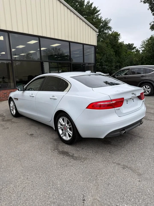 2018 Jaguar XE - Image 4 of 18