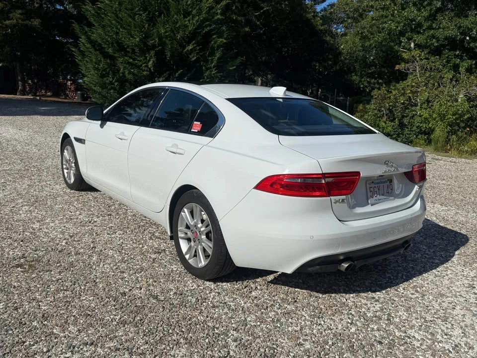 2018 Jaguar XE - Image 4 of 15