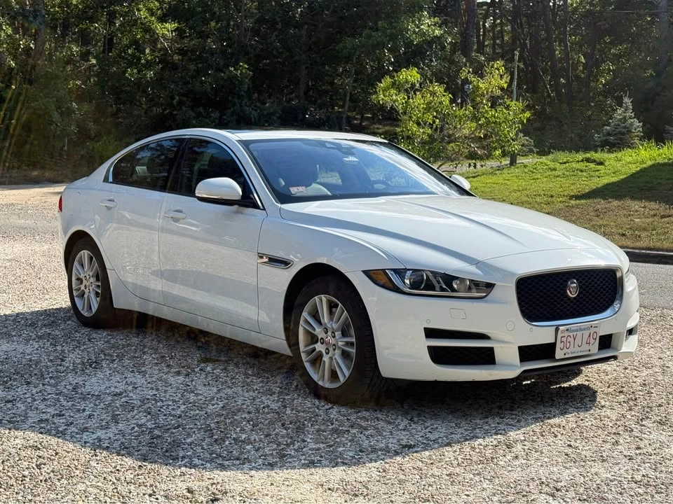 2018 Jaguar XE - Image 7 of 15