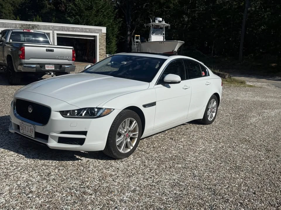 2018 Jaguar XE - Image 2 of 15