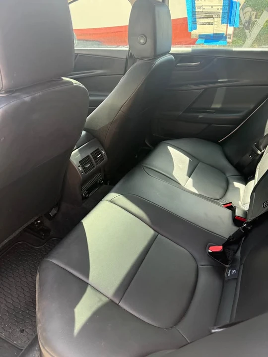 2018 Jaguar XE - Image 15 of 15
