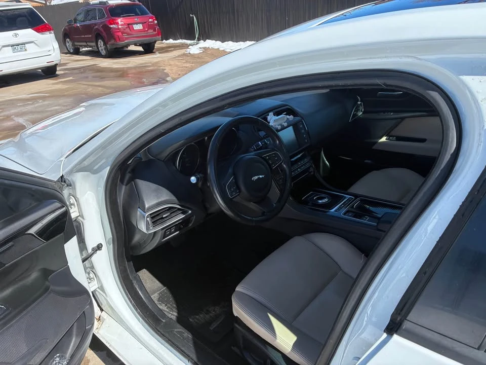 2018 Jaguar XE - Image 5 of 6