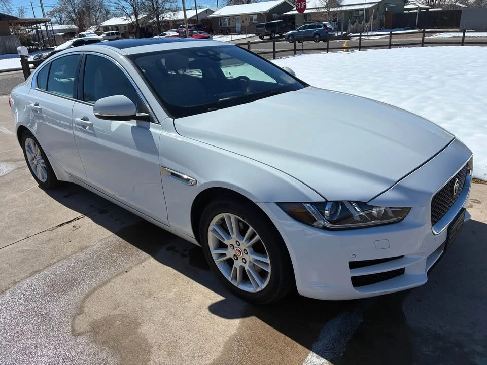 2018 Jaguar XE - Image 2 of 6