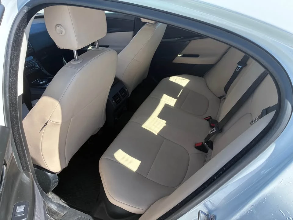 2018 Jaguar XE - Image 6 of 6