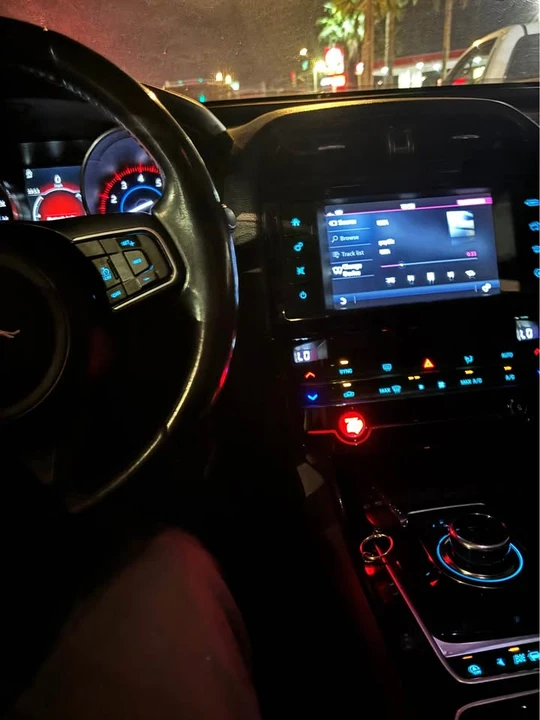 2018 Jaguar XE - Image 4 of 4