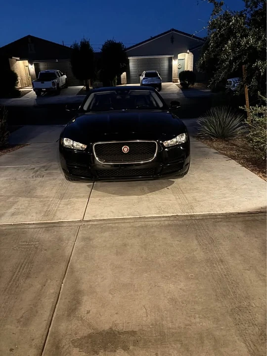 2018 Jaguar XE - Image 3 of 4