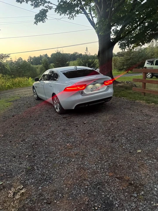 2018 Jaguar XE - Image 3 of 7