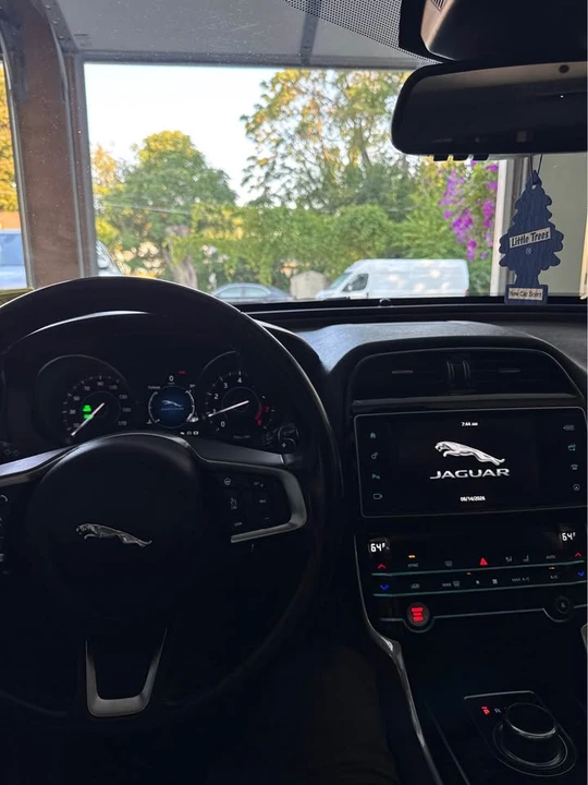 2018 Jaguar XE - Image 4 of 7