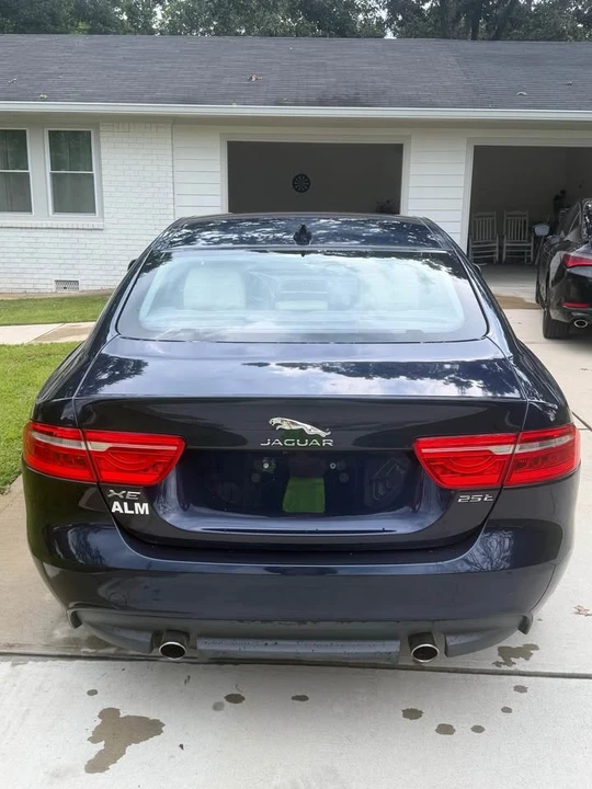 2018 Jaguar XE - Image 4 of 8