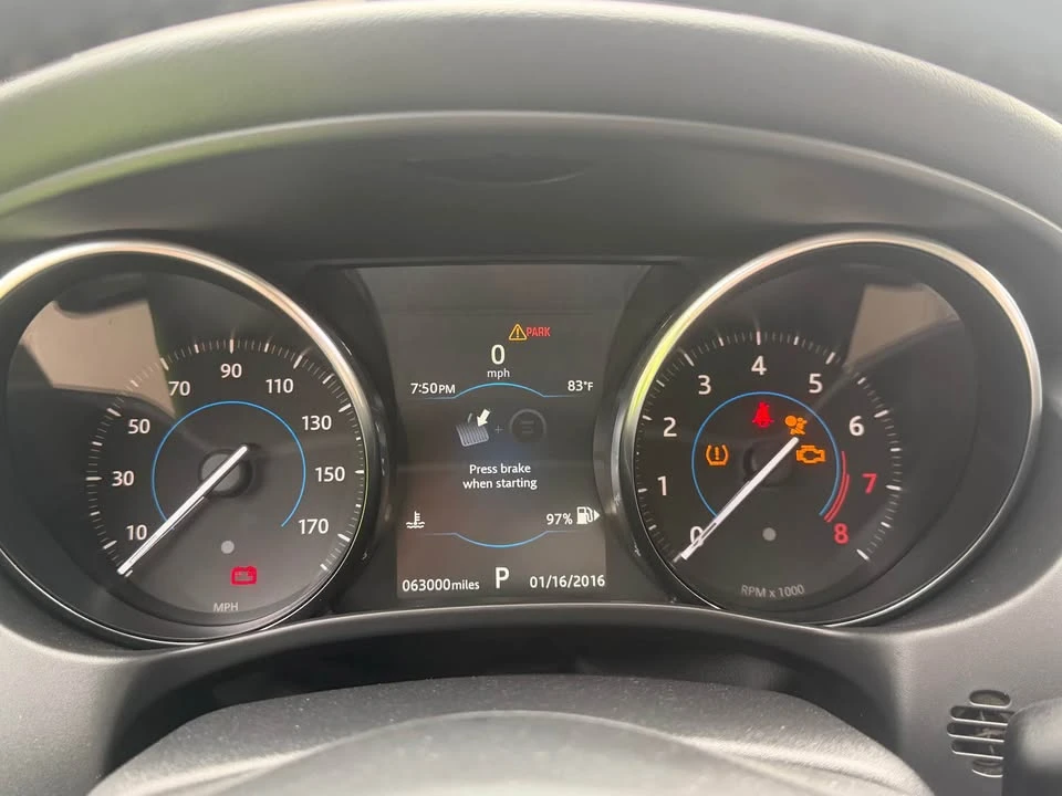 2018 Jaguar XE - Image 7 of 8