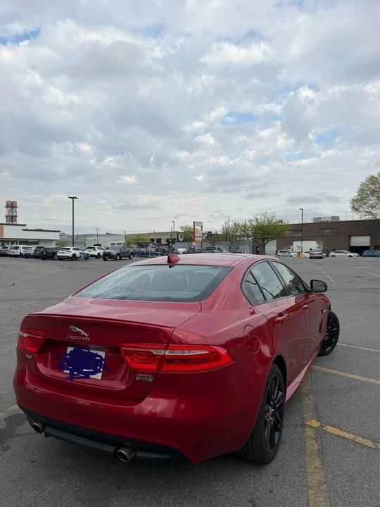 2018 Jaguar XE - Image 5 of 14