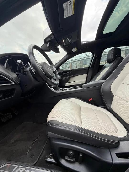 2018 Jaguar XE - Image 9 of 14