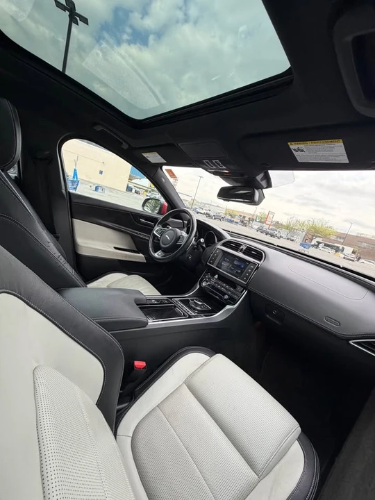 2018 Jaguar XE - Image 3 of 14