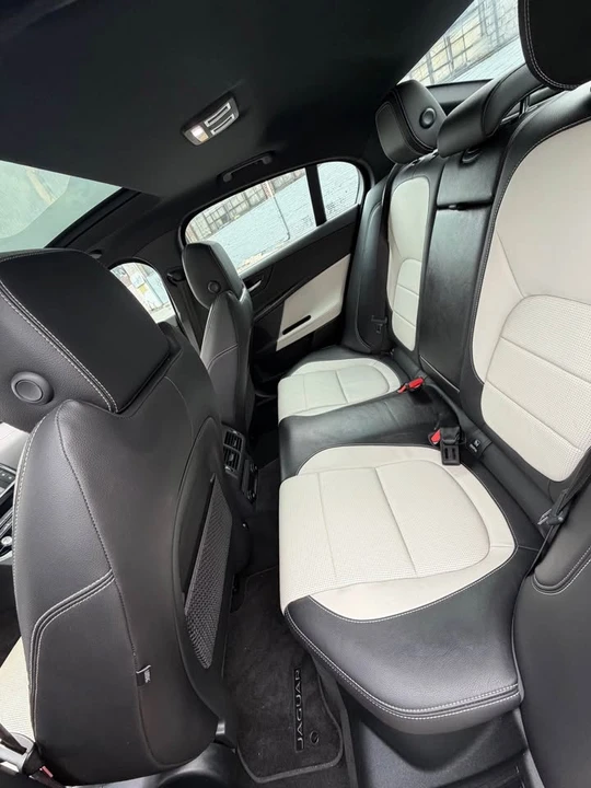 2018 Jaguar XE - Image 13 of 14