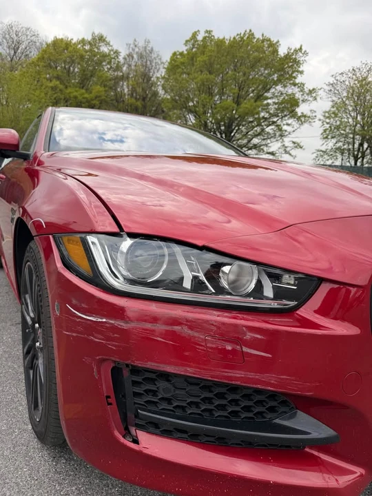 2018 Jaguar XE - Image 10 of 14