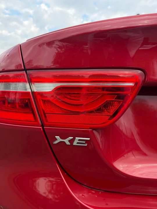 2018 Jaguar XE - Image 6 of 14