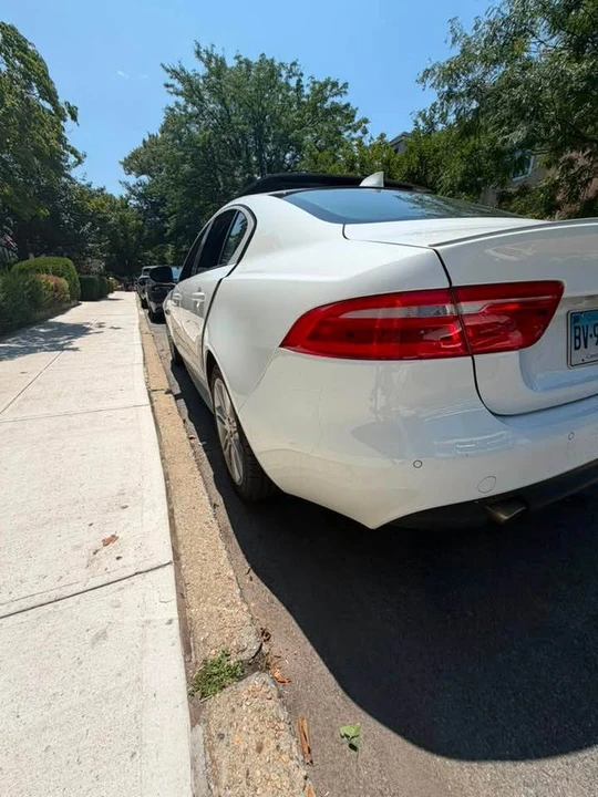 2018 Jaguar XE - Image 9 of 10