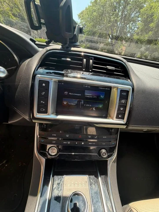 2018 Jaguar XE - Image 4 of 10