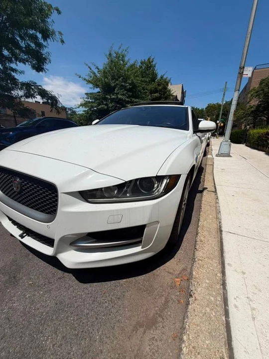 2018 Jaguar XE - Image 2 of 10