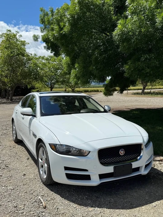 2018 Jaguar XE - Image 3 of 7