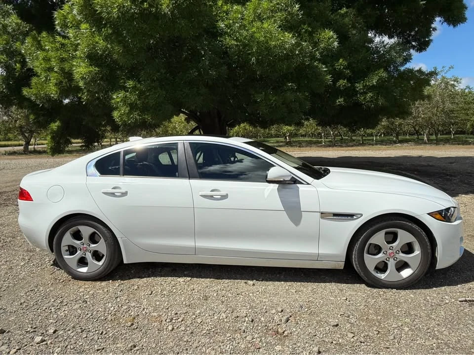 2018 Jaguar XE - Image 2 of 7
