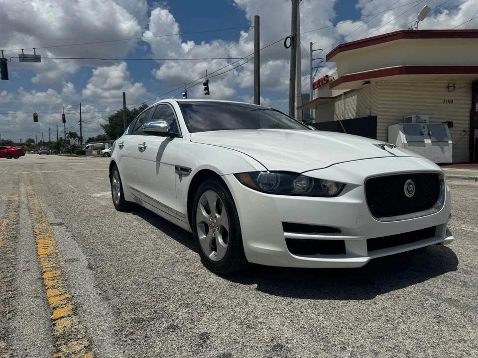 2018 Jaguar XE - Image 2 of 12