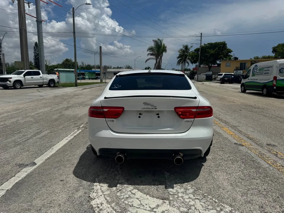 2018 Jaguar XE - Image 3 of 13