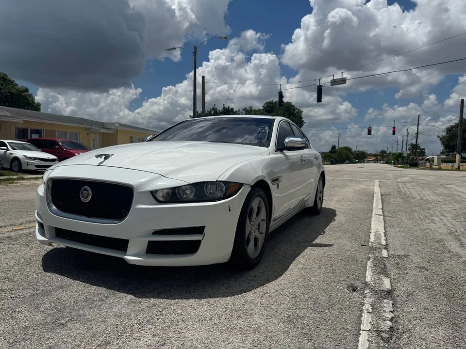 2018 Jaguar XE - Image 2 of 13