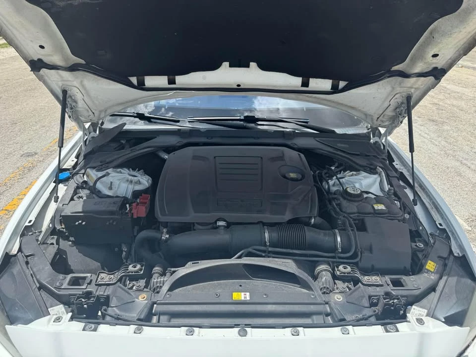 2018 Jaguar XE - Image 12 of 13