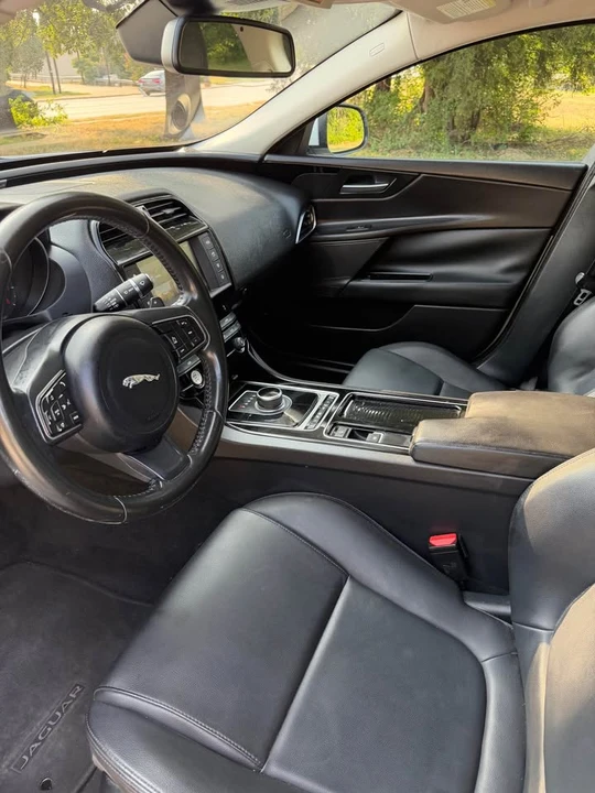 2018 Jaguar XE - Image 5 of 9
