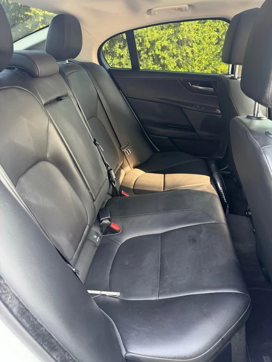 2018 Jaguar XE - Image 6 of 9