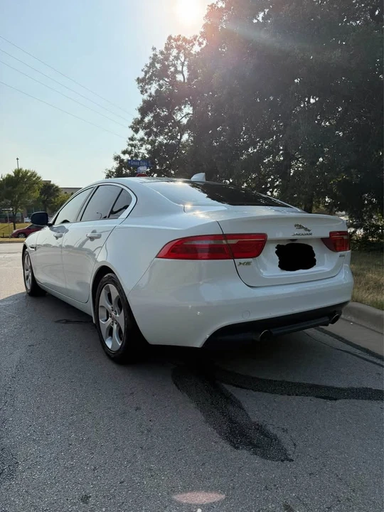 2018 Jaguar XE - Image 3 of 9