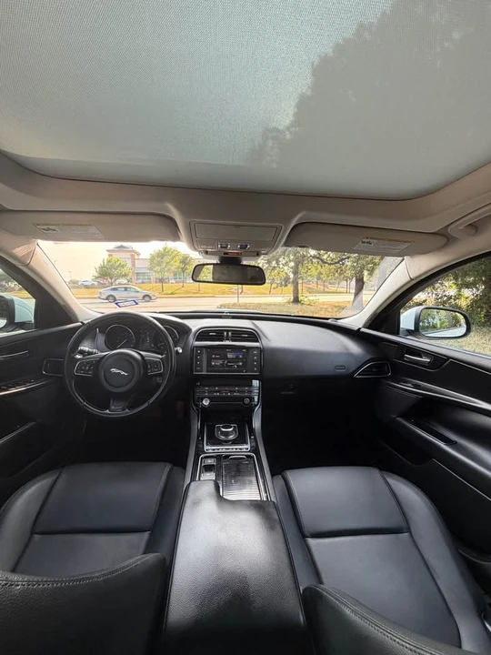 2018 Jaguar XE - Image 9 of 9