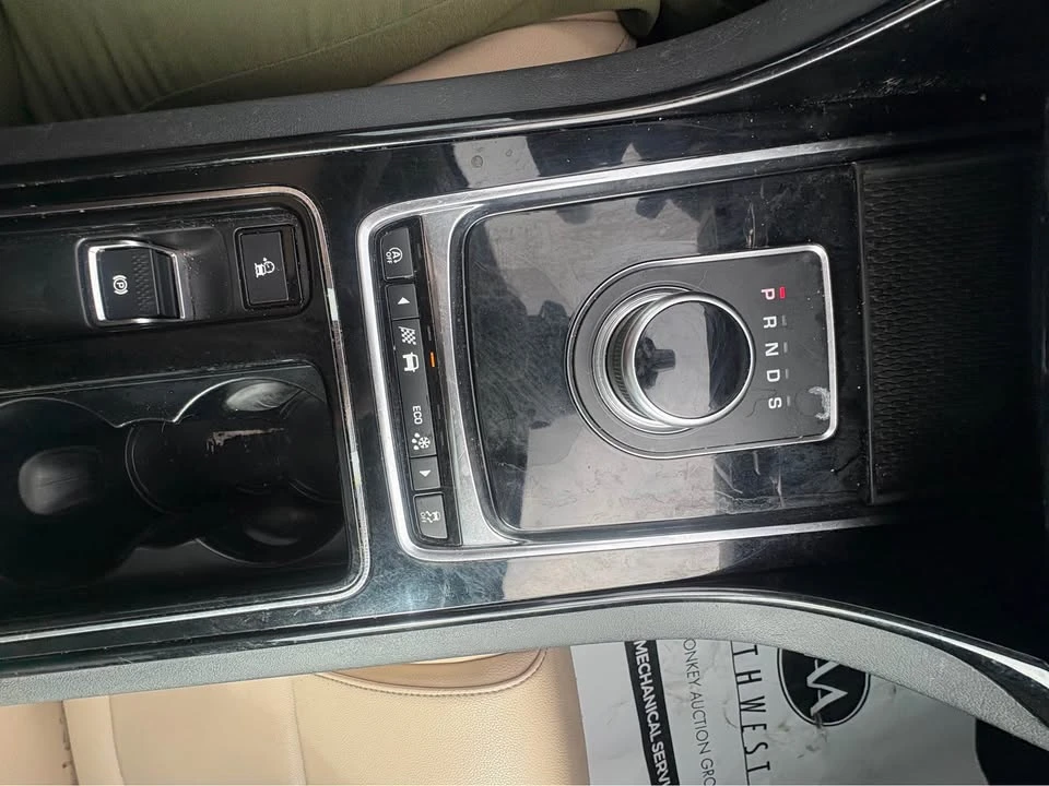 2018 Jaguar XE - Image 10 of 13