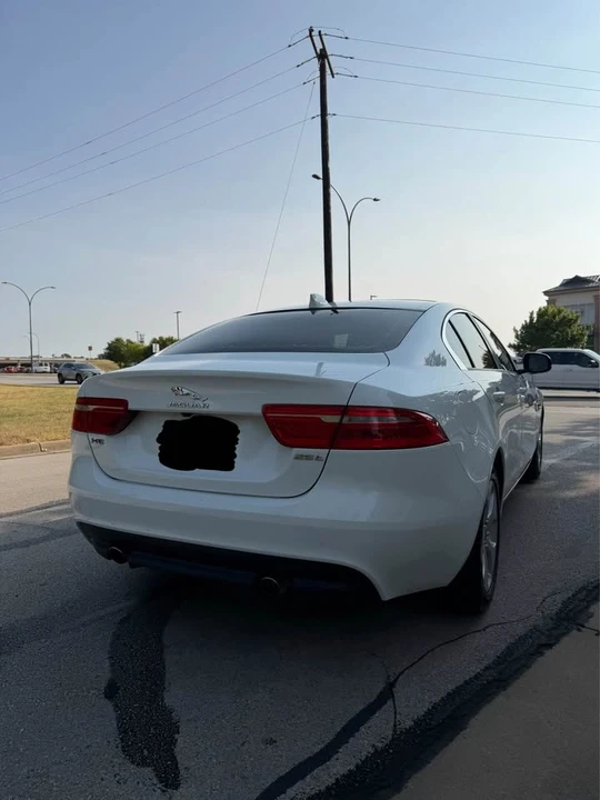 2018 Jaguar XE - Image 4 of 9