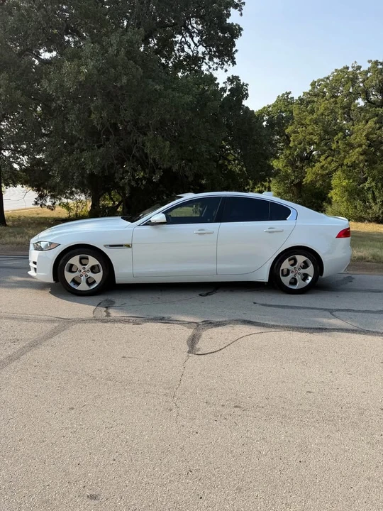 2018 Jaguar XE - Image 7 of 9