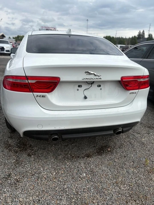 2018 Jaguar XE - Image 3 of 13