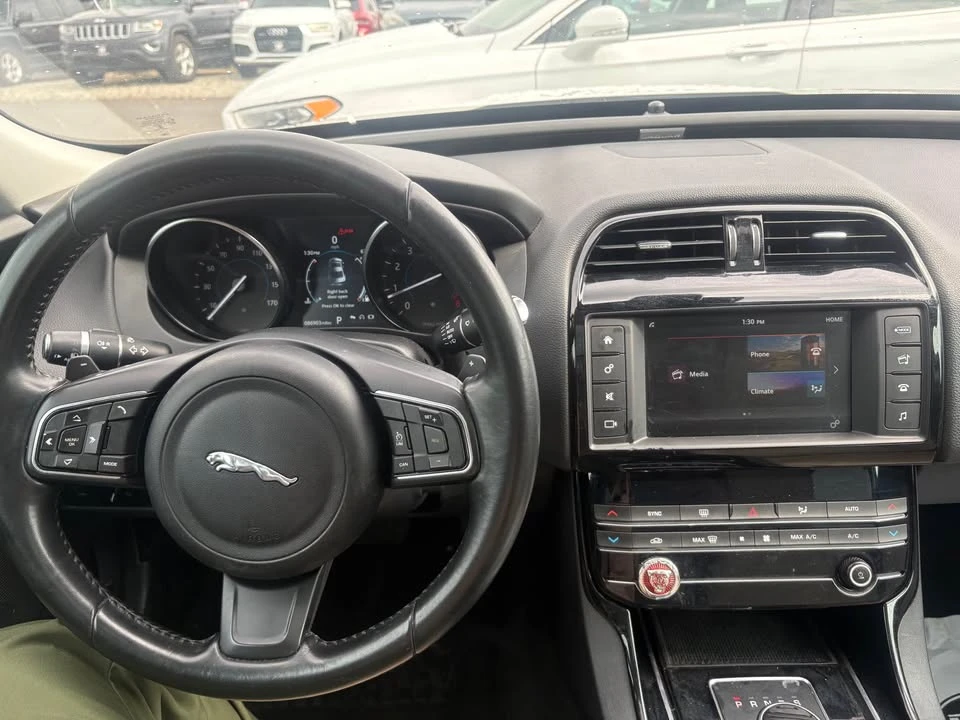 2018 Jaguar XE - Image 5 of 13