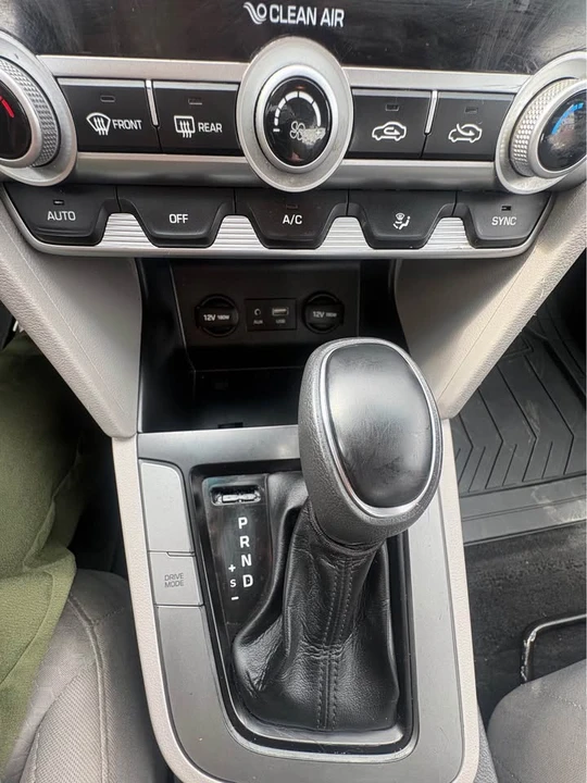 2018 Jaguar XE - Image 11 of 13