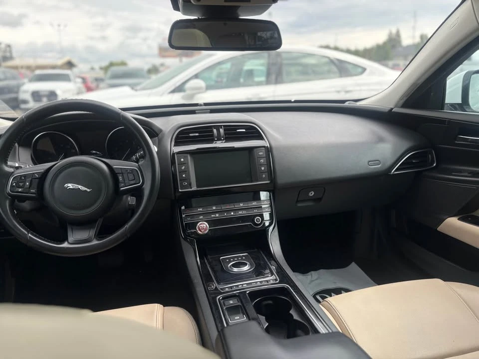 2018 Jaguar XE - Image 4 of 13