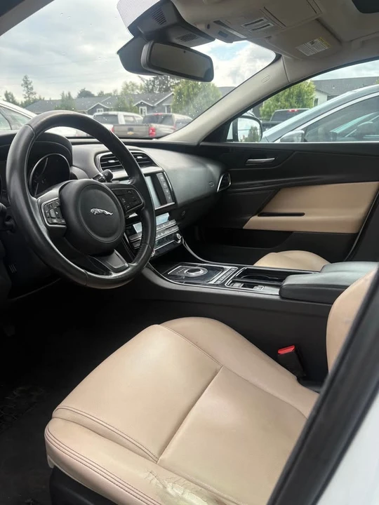 2018 Jaguar XE - Image 6 of 13