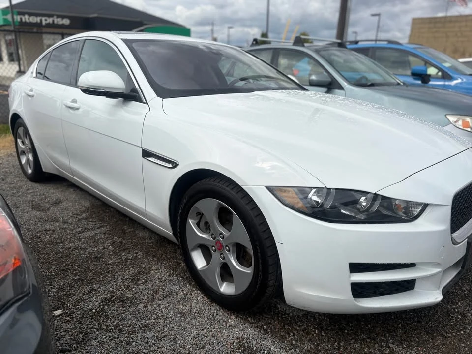 2018 Jaguar XE - Image 2 of 13