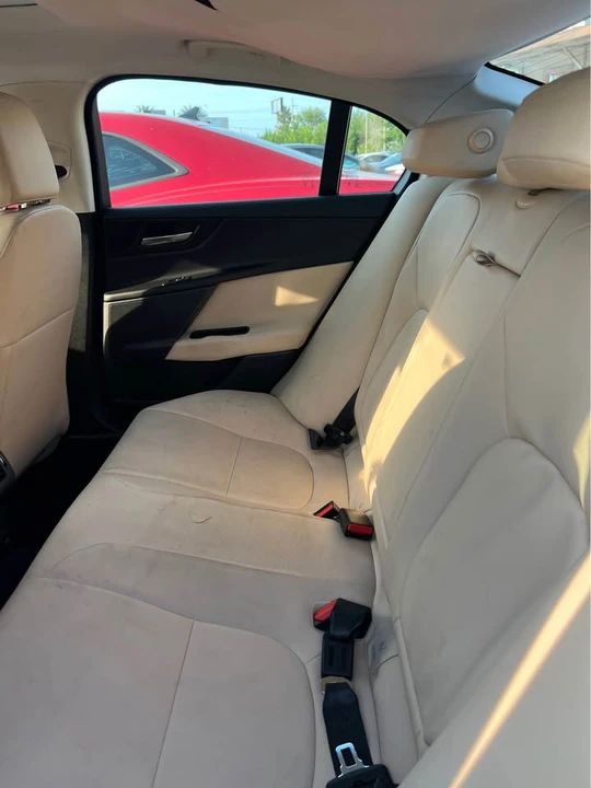 2018 Jaguar XE - Image 6 of 9