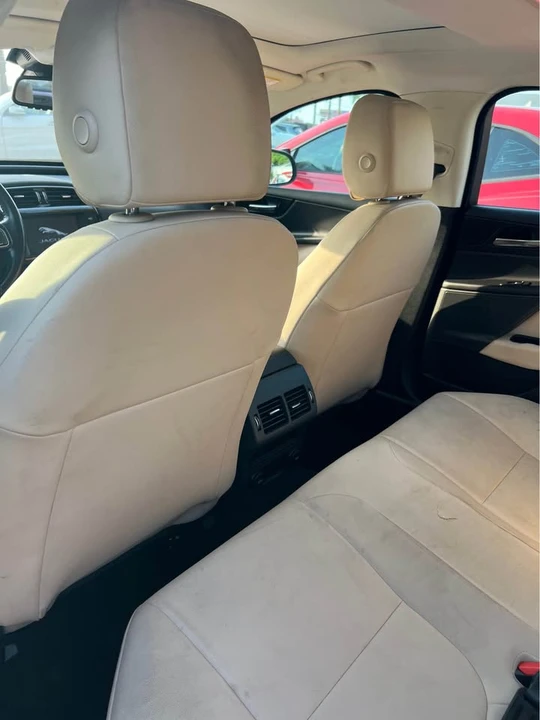 2018 Jaguar XE - Image 5 of 9
